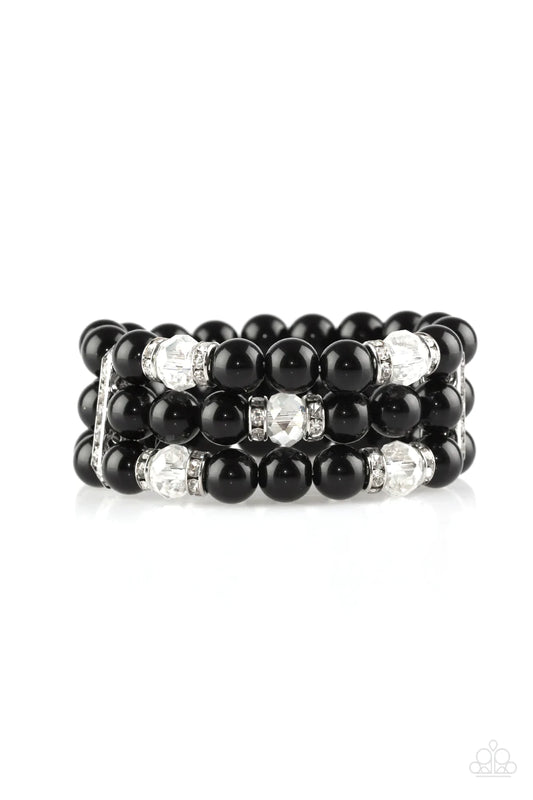 Pulsera Paparazzi ~ Indudablemente elegante - Negro