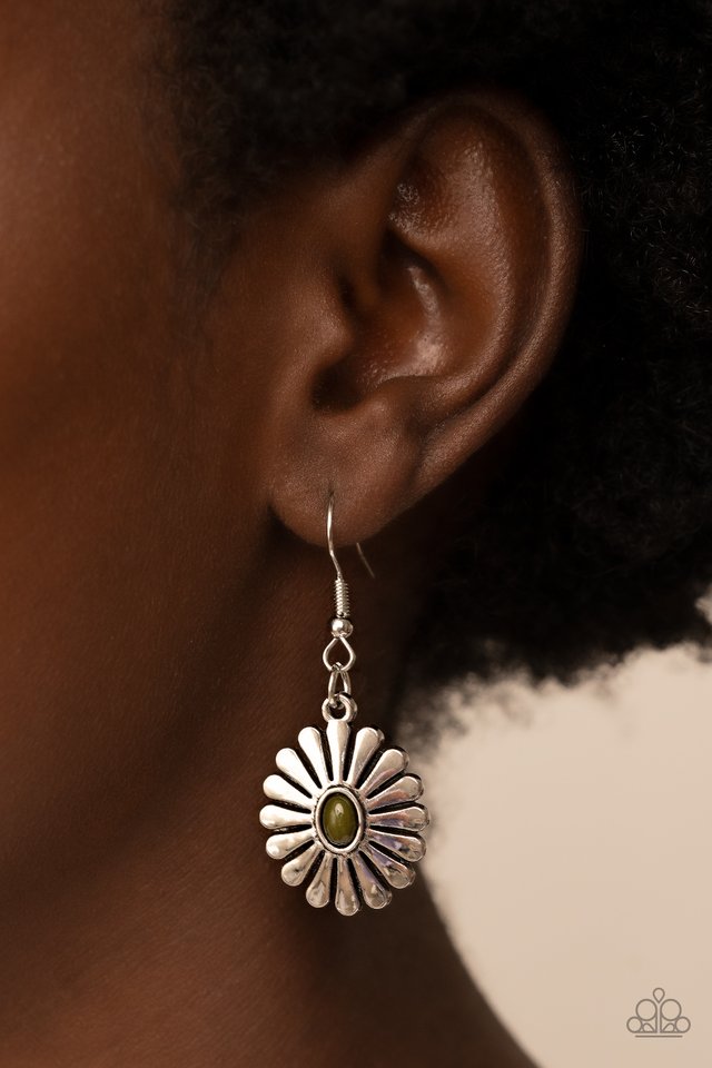 Delectably Daisy - Green - Paparazzi Earring Image