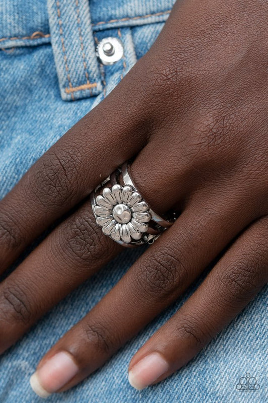 Roadside Daisies - Silver - Paparazzi Ring Image