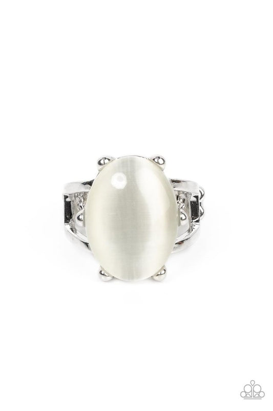 Enchantingly Everglades - White - Paparazzi Ring Image