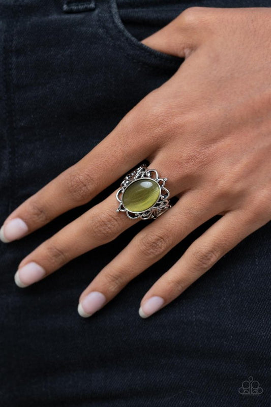 Radiantly Reminiscent - Green - Paparazzi Ring Image