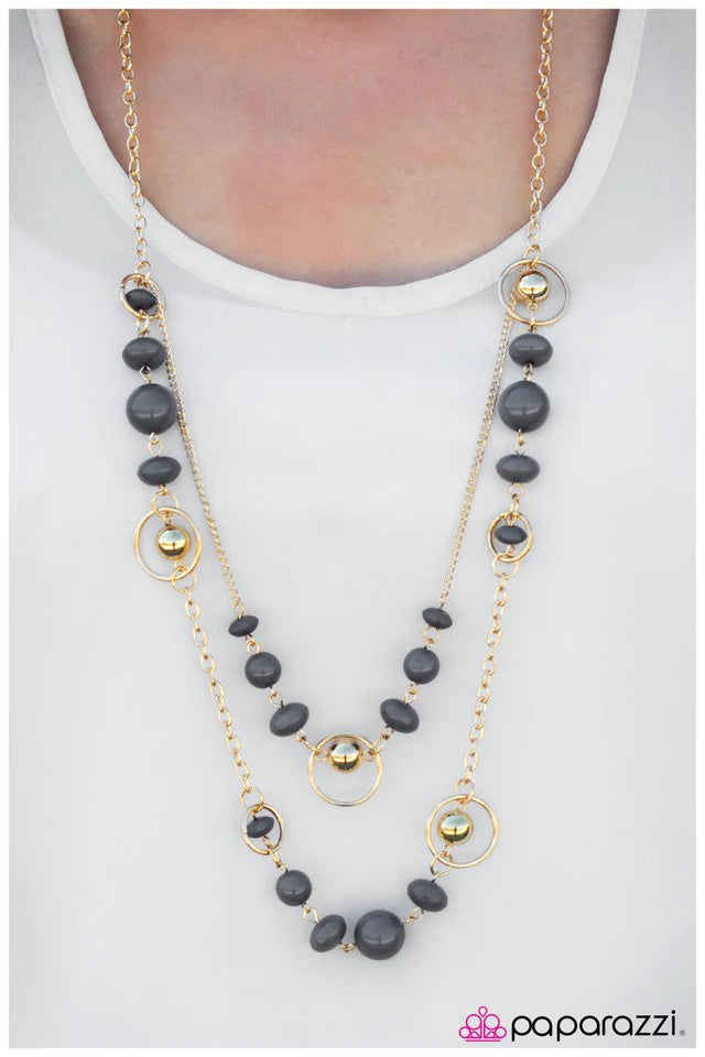 Collar Paparazzi ~ Outlier - Oro