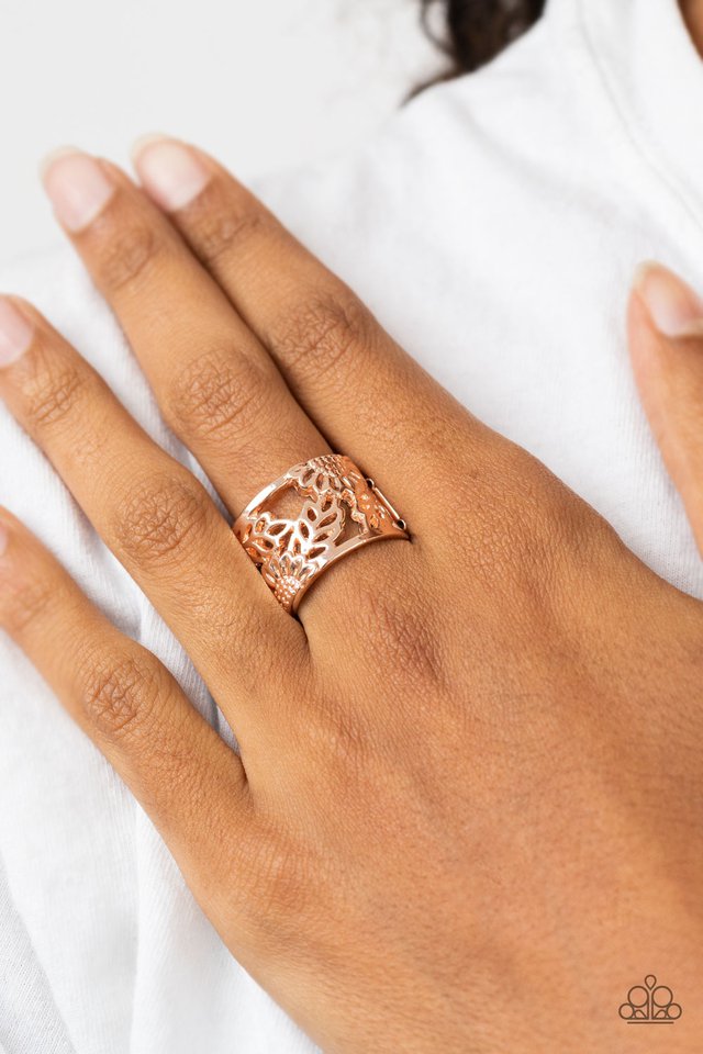 Farmhouse Foliage - Rose Gold - Paparazzi Ring Image