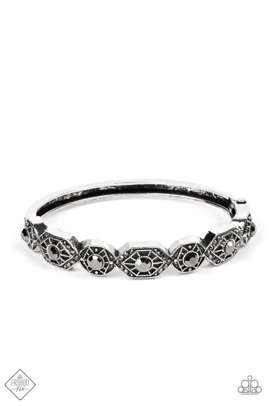 Pulsera Paparazzi ~ Opulencia reveladora - Plata