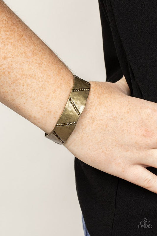 Couture Crusher - Brass - Paparazzi Bracelet Image