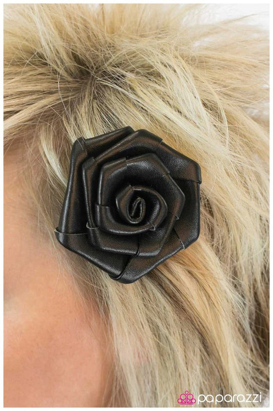 Accesorios para el cabello de Paparazzi ~ En tus sueños más salvajes - Negro