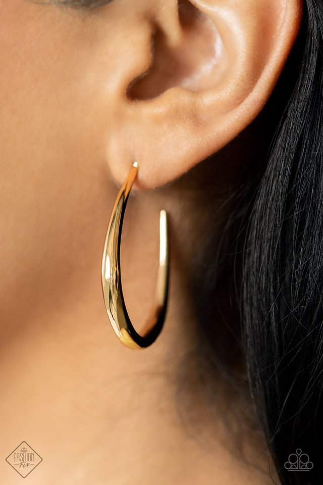 CURVE Your Appetite - Gold - Paparazzi Earring Image