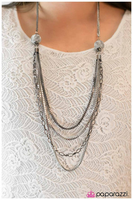 Paparazzi Necklace ~ Grand Debut - Silver