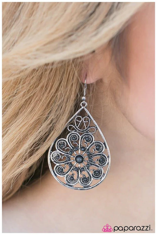 Paparazzi Earring ~ Twists and Turns - Silver