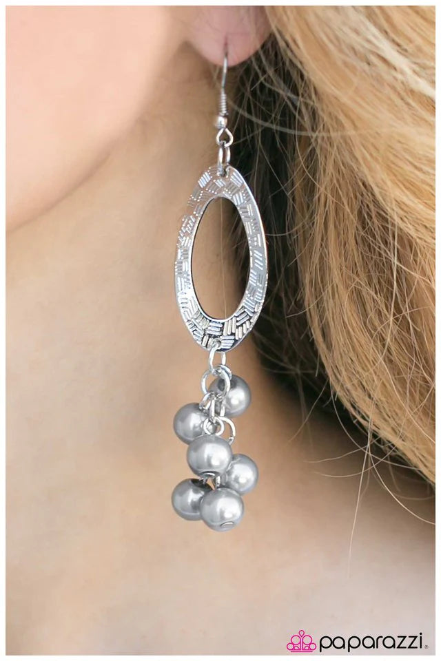 Paparazzi Earring ~ Monte Carlo - Silver