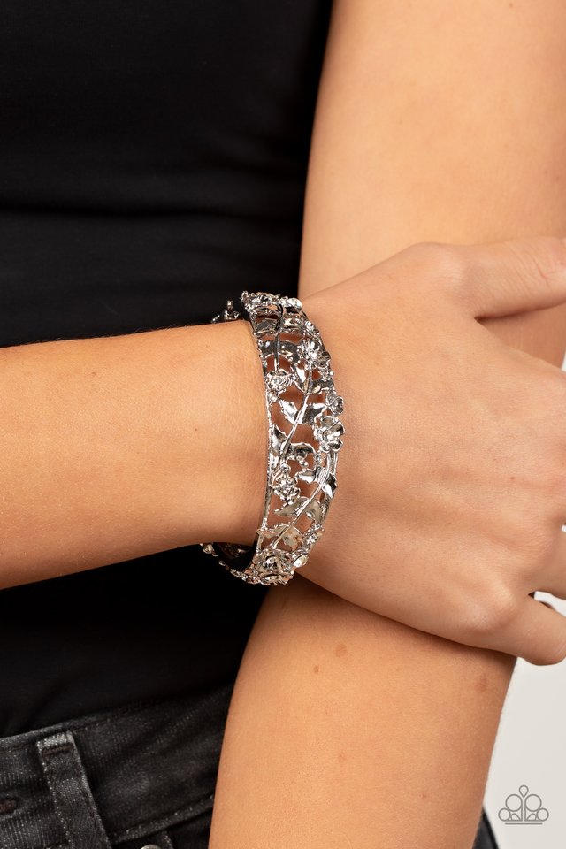 ​Ripe for the Picking - White - Paparazzi Bracelet Image