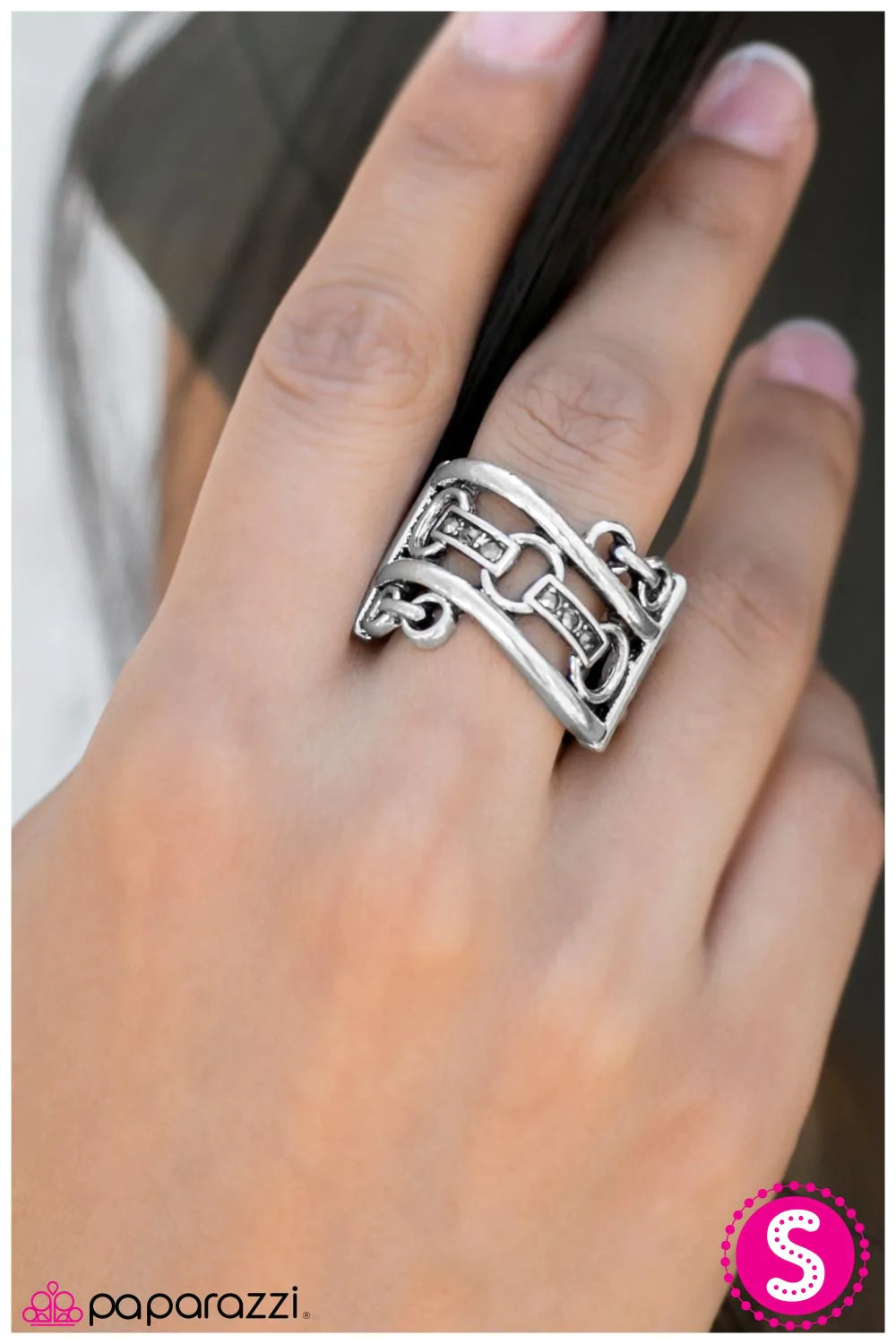 Paparazzi Ring ~ Make Me Sway  - Silver