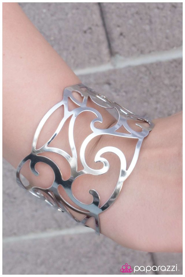 Paparazzi Bracelet ~ Art Nouveau - Silver