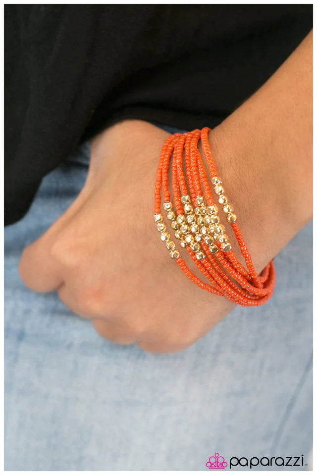 Pulsera Paparazzi ~ ¡Solo tienes que abalorios! - Naranja