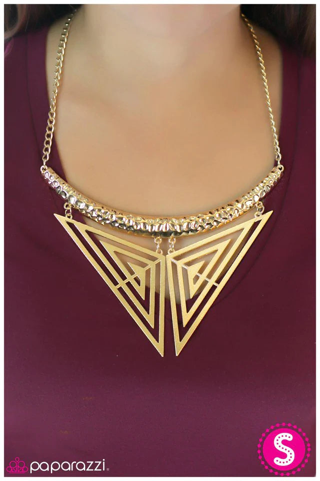 Collar Paparazzi ~ Instinto puro - Oro