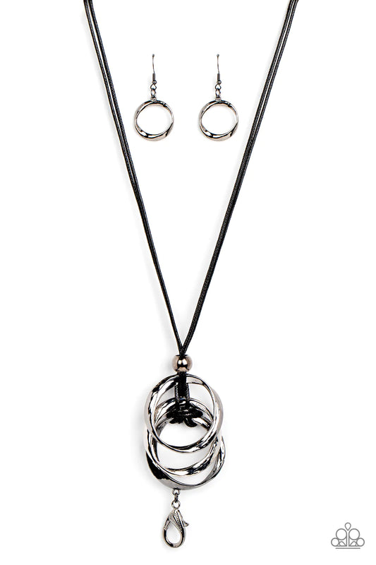 Paparazzi Necklace ~ Harmonious Hardware - Black