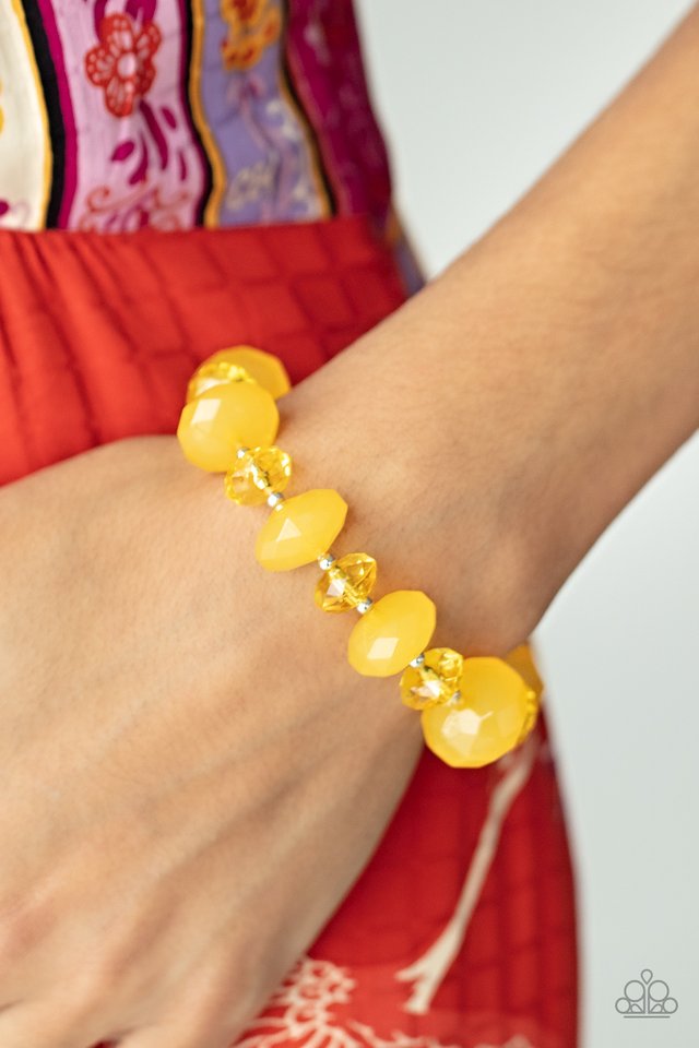 Keep GLOWING Forward - Yellow - Paparazzi Bracelet Image