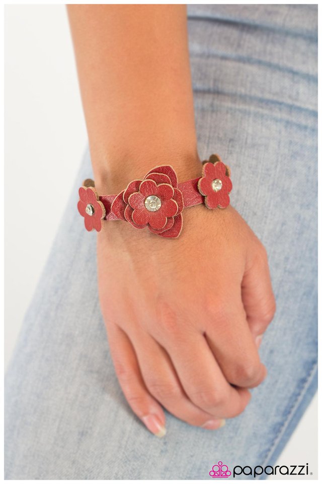 Paparazzi Bracelet ~ Show-Off - Red