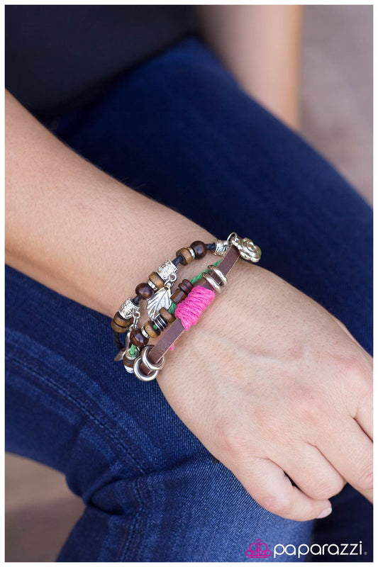 Pulsera Paparazzi ~ Wonderfully Woodstock - Rosa