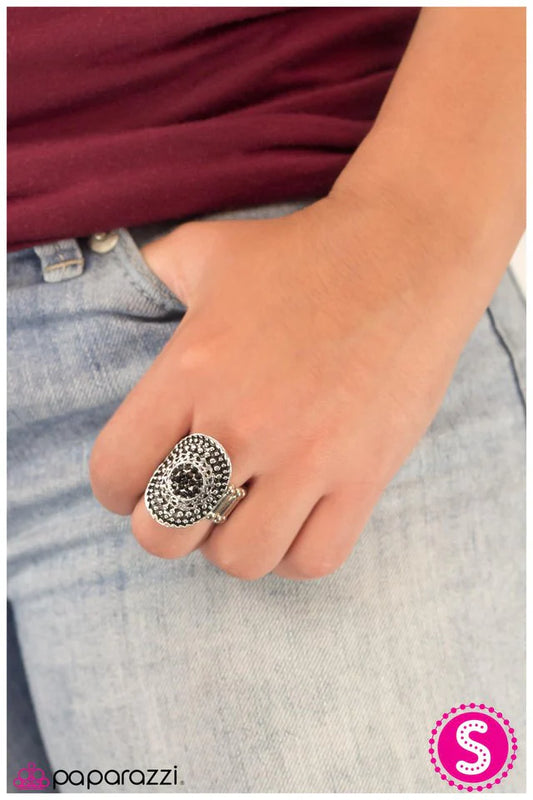 Paparazzi Ring ~ Spanish Sun - Black