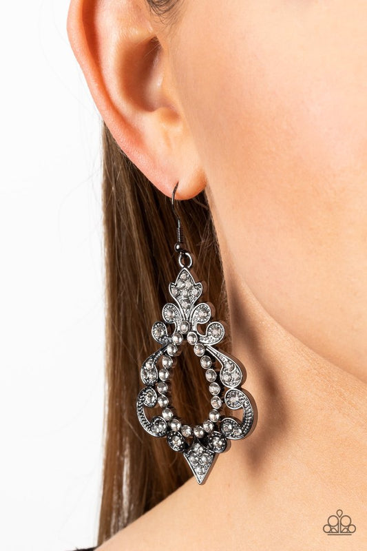 Fit for a DIVA - Black - Paparazzi Earring Image