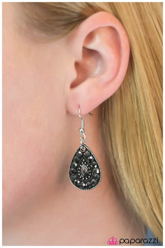 Paparazzi Earring ~ Sparkle In The Rain - Silver