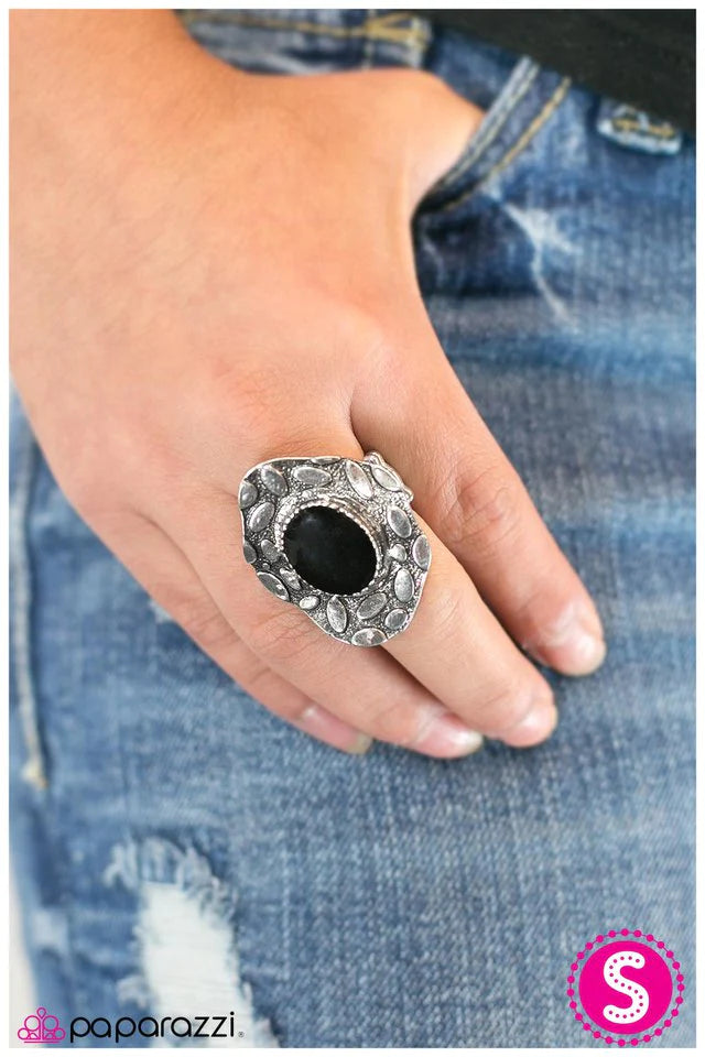 Anillo Paparazzi ~ A nivel celular - Negro