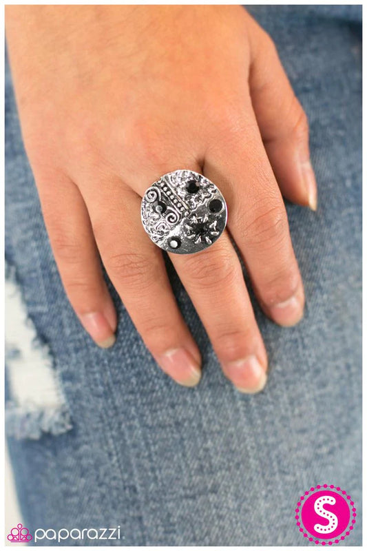 Paparazzi Ring ~ Too Much Of A Good Thing - Black