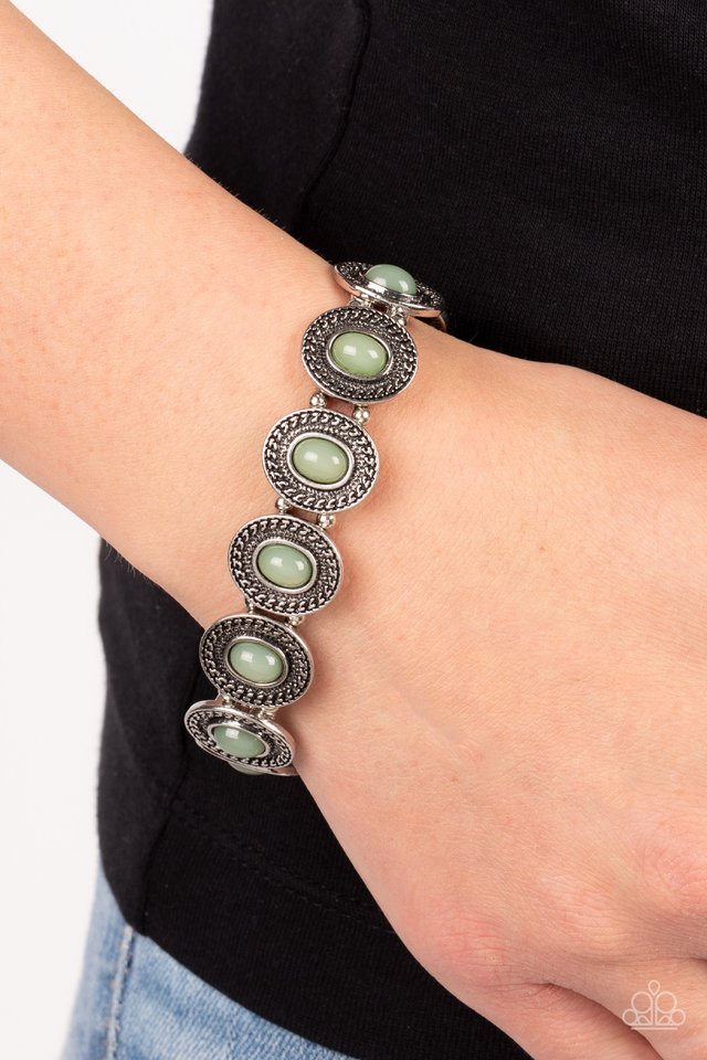 Dainty Delight - Green - Paparazzi Bracelet Image