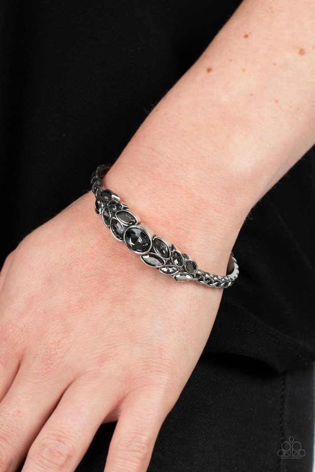 Vogue Vineyard - Silver - Paparazzi Bracelet Image