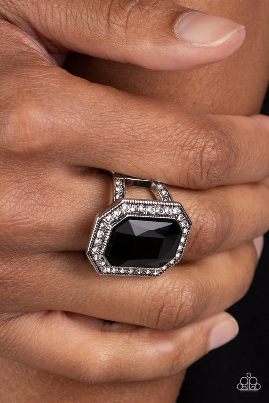 A Royal Welcome - Black - Paparazzi Ring Image