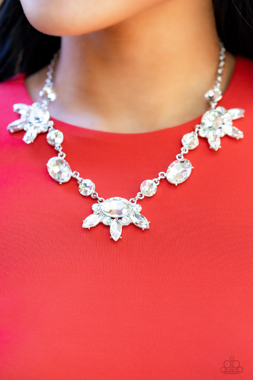 Paparazzi Necklace ~ GLOW-trotting Twinkle - White