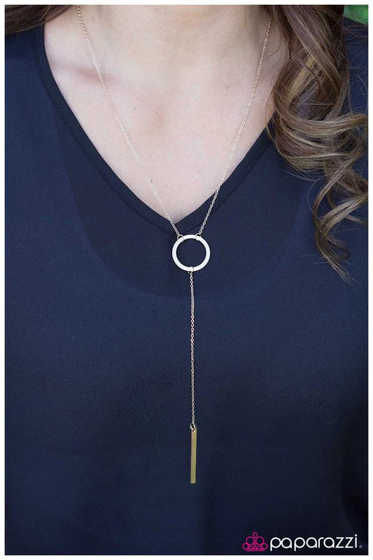 Collar Paparazzi ~ Alto y Poderoso - Oro