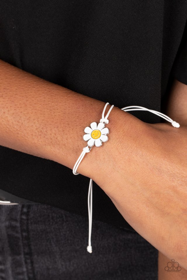 DAISY Little Thing - White - Paparazzi Bracelet Image