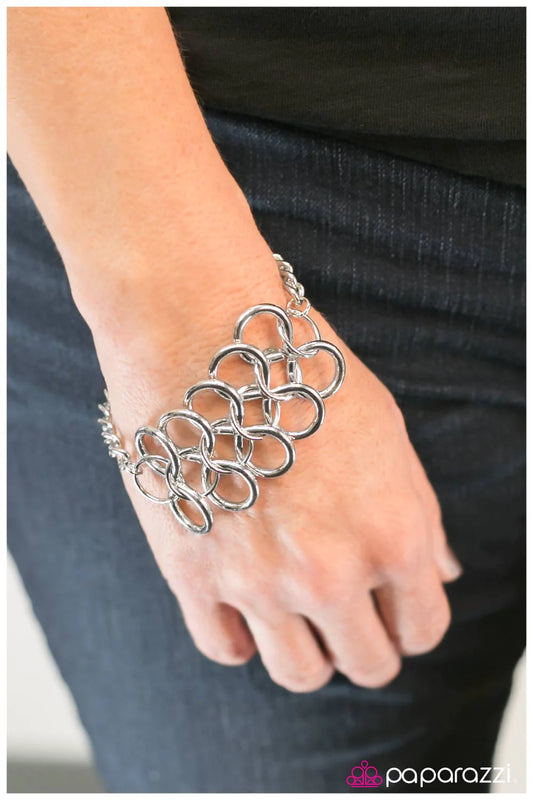 Pulsera Paparazzi ~ Go Figure - Plata