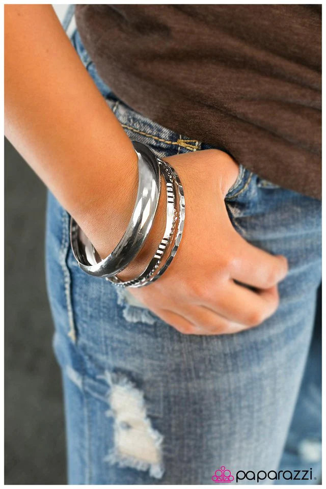 Pulsera Paparazzi ~ Metal Mania - Plata