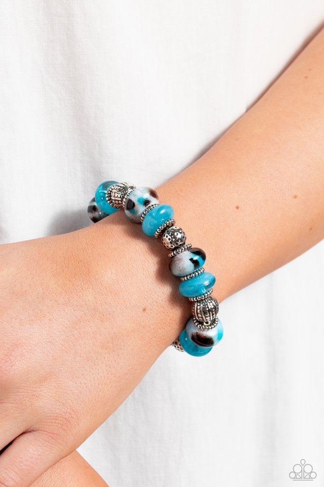 Warped Wayfarer- Blue - Paparazzi Bracelet Image