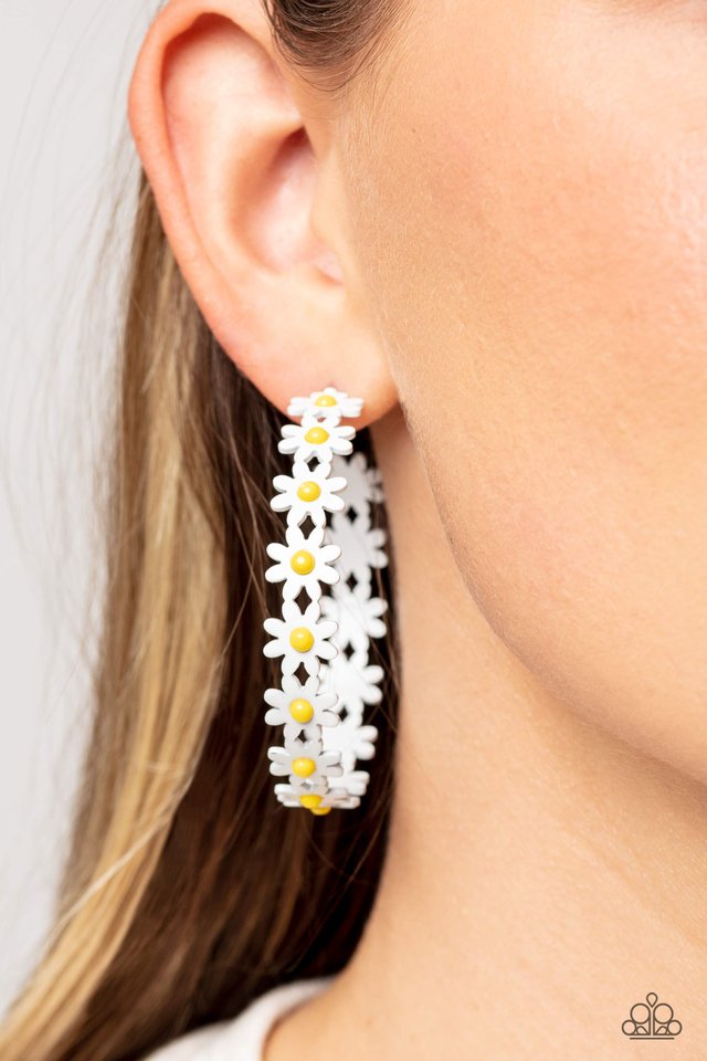Daisy Disposition - White - Paparazzi Earring Image
