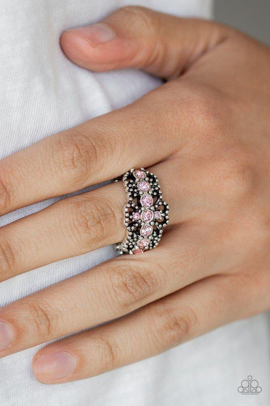 Paparazzi Ring ~ GLOW Your Mind - Pink