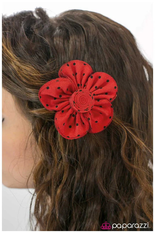 Accesorios para el cabello de Paparazzi ~ Spot On - Rojo