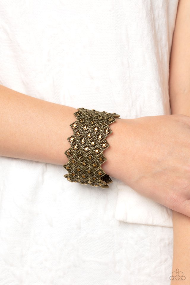 DECO in the Rough - Brass - Paparazzi Bracelet Image