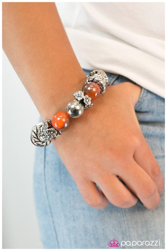 Pulsera Paparazzi ~ Fuego y azufre - Naranja