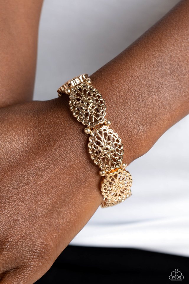 Curly Chic - Gold - Paparazzi Bracelet Image