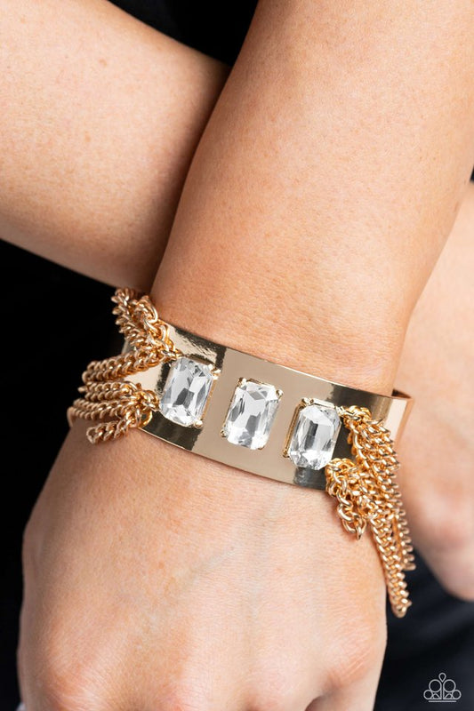 CHAIN Showers - Gold - Paparazzi Bracelet Image