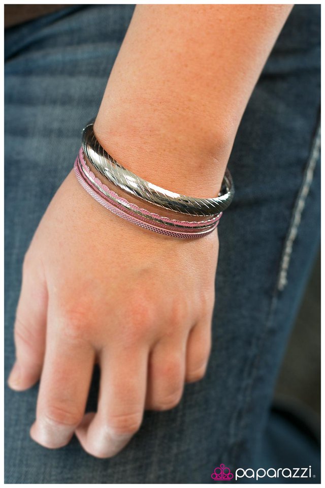 Pulsera Paparazzi ~ In High Spirits - Rosa