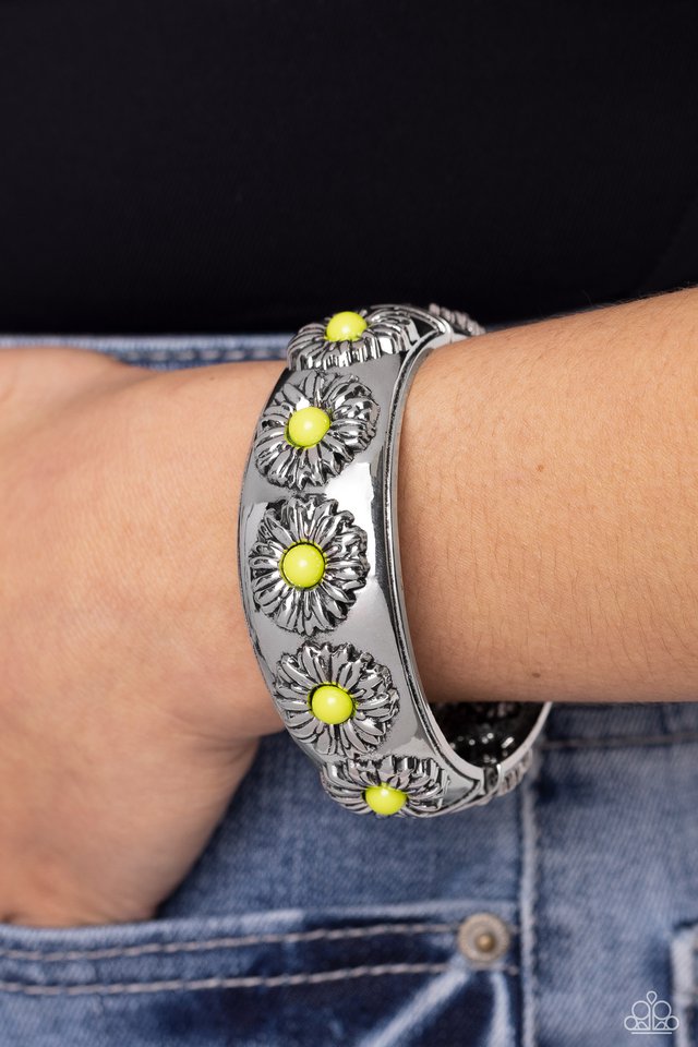 Taking FLORAL - Green - Paparazzi Bracelet Image