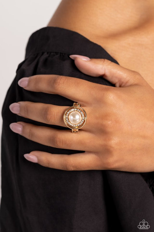 Chic Center - Gold - Paparazzi Ring Image
