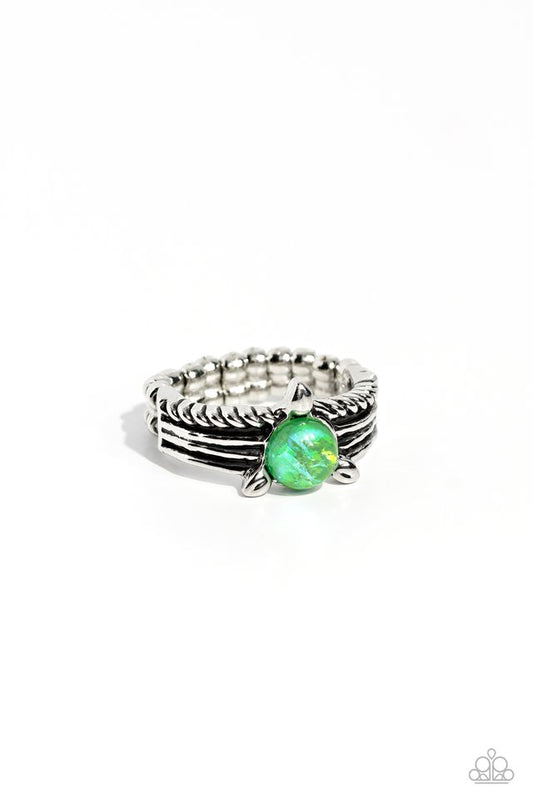 Sinuous Spotlight - Green - Paparazzi Ring Image
