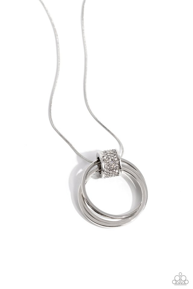 Paparazzi Necklace In the Swing of RINGS White – Paparazzi
