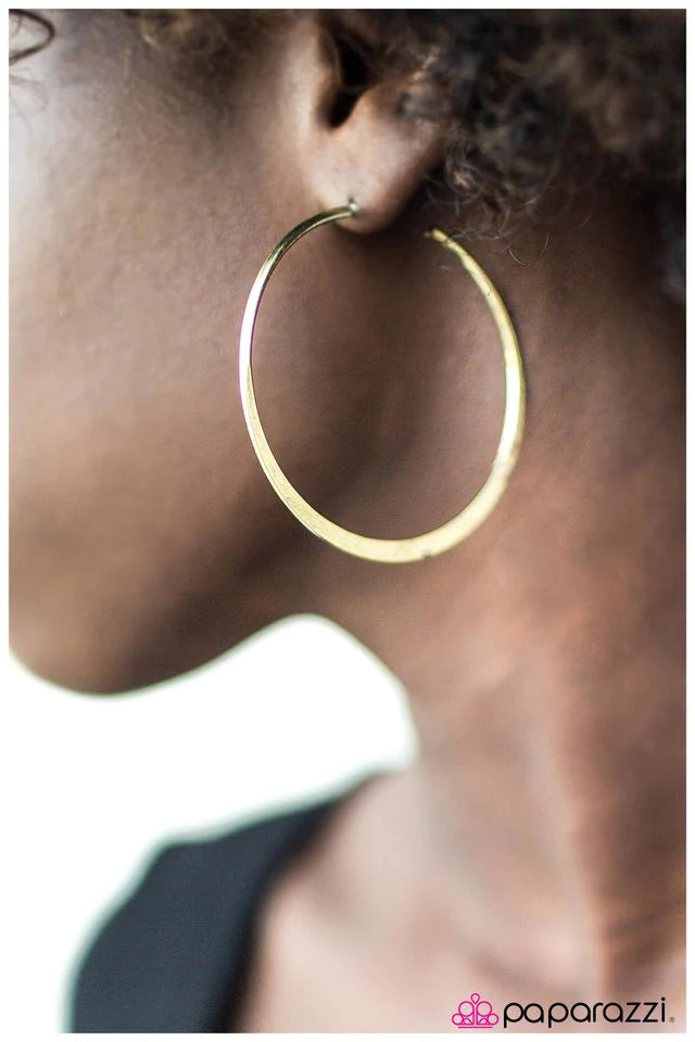 Paparazzi Earring ~ Shes A Man-Eater - Brass